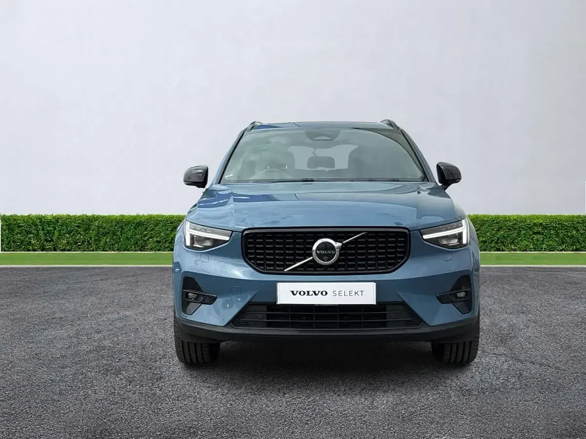 Used Volvo XC40 Ultimate 197 HP (144 kW) 2024 Blue SUV