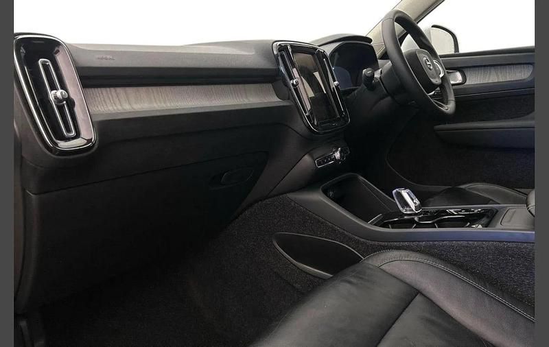 Used Volvo XC40 Inscription 197 HP (144 kW) 2021 White SUV