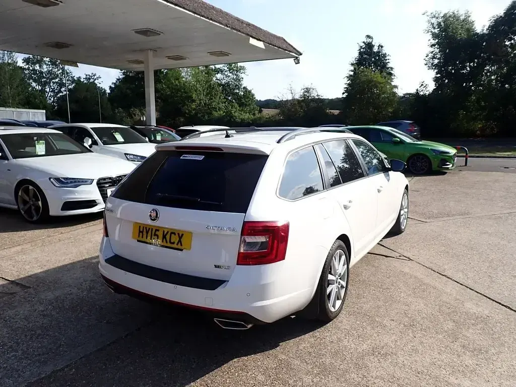 Used Skoda Octavia vRS 184 HP (135 kW) 2015 White Estate