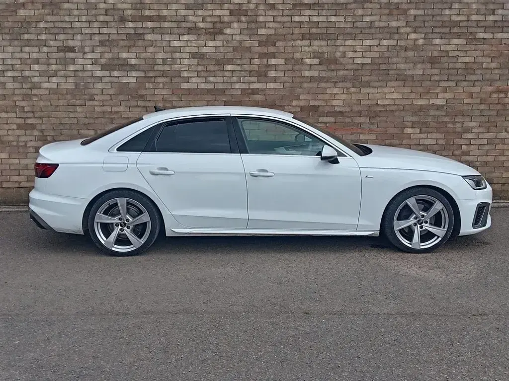 Used Audi A4 S-Line 150 HP (110 kW) 2022 White Sedan