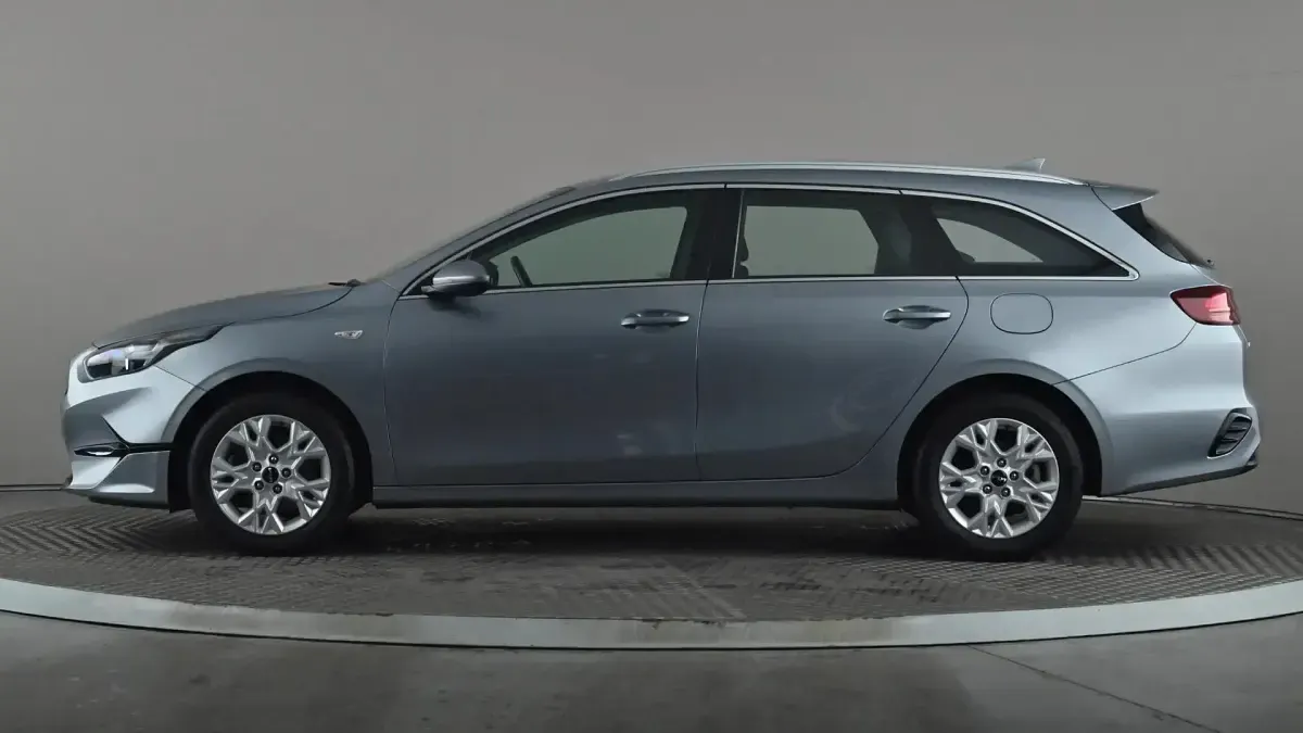 Used Kia Ceed 138 HP (101 kW) 2025 Silver Hatchback