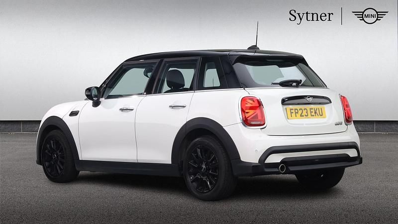 Usado Mini Cooper Classic 134 CV (98 kW) 2023 Blanco Utilitario