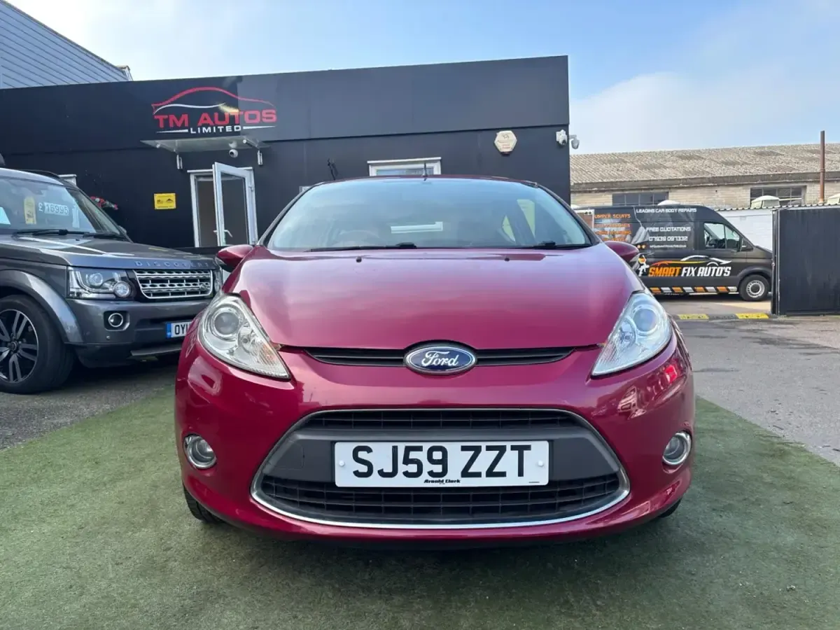 Usado Ford Fiesta Zetec 82 HP (60 kW) 2009 Vermelho Citadino