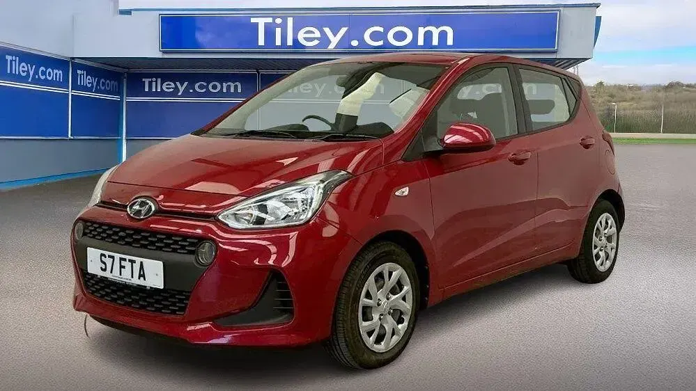Used Hyundai i10 SE 67 HP (49 kW) 2017 Red Hatchback