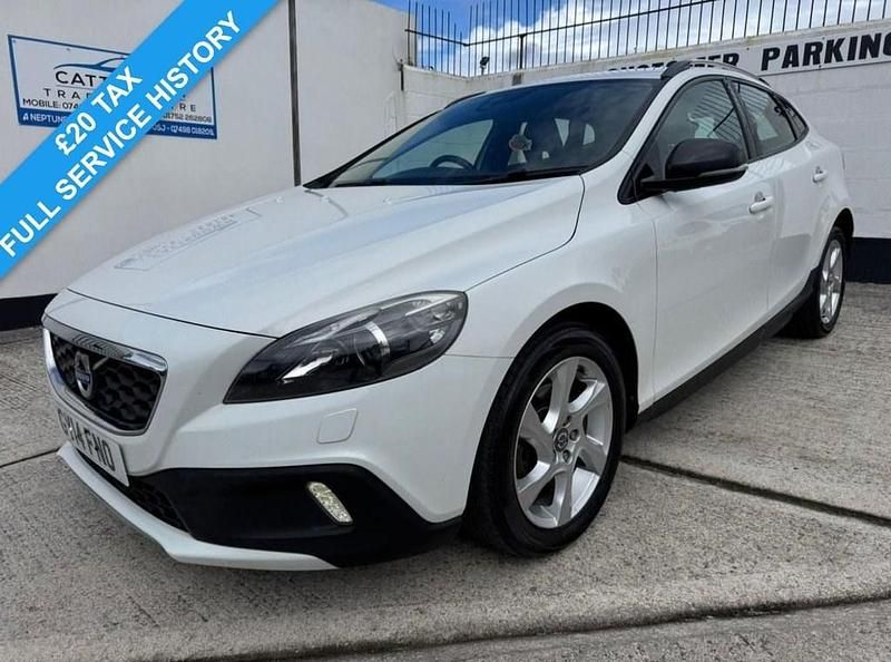 White Used 2014 Volvo V40 CC Estate | £5,995 (Fair price) - Image 1/3