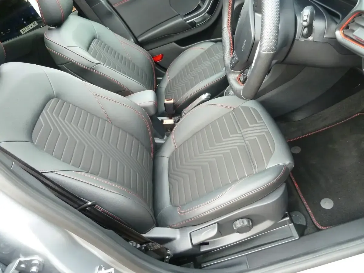 Käytetty Ford Puma ST-Line X 2023 Hopea Viistoperä