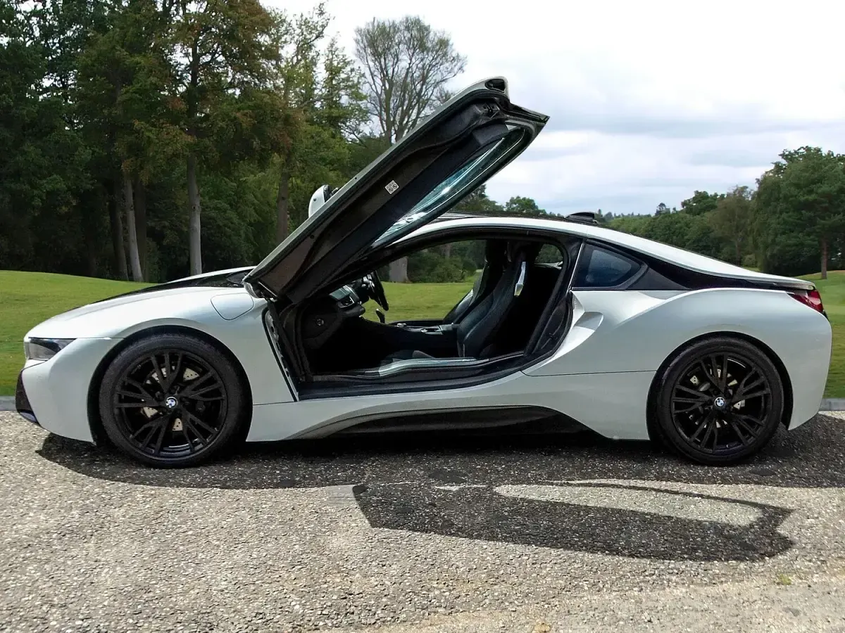 Used BMW i8 Comfort Edition 374 HP (275 kW) 2018 White Coupe