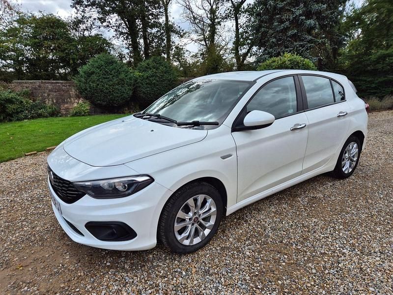 White Used 2018 Fiat Tipo Easy Plus Hatchback | £5,495 (Fair price) - Image 1/4