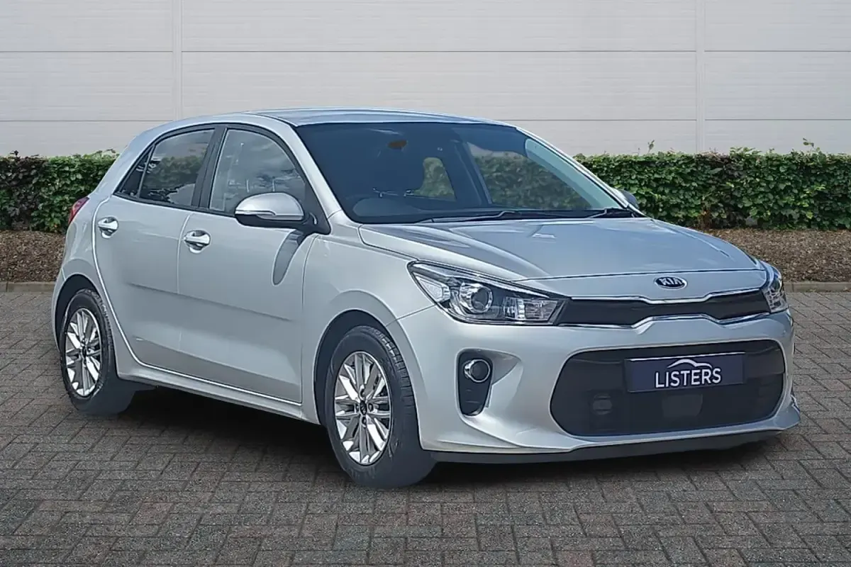 Used Kia Rio 84 HP (61 kW) 2017 Silver Hatchback