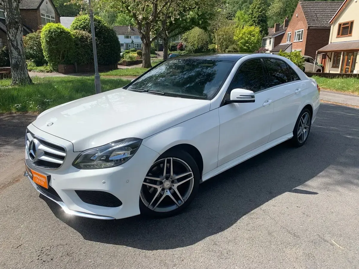 Used Mercedes E220 AMG line 2014 White Sedan