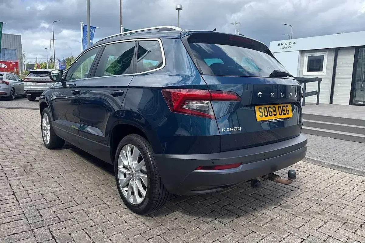 Used Skoda Karoq SE L 110 HP (80 kW) 2020 Petrol blue metallic SUV
