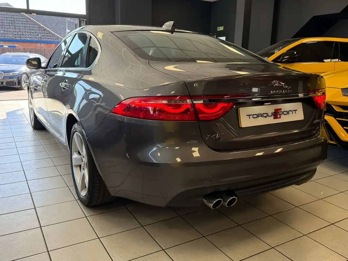 Used Jaguar XF Portfolio 180 HP (132 kW) 2017 Grey Sedan