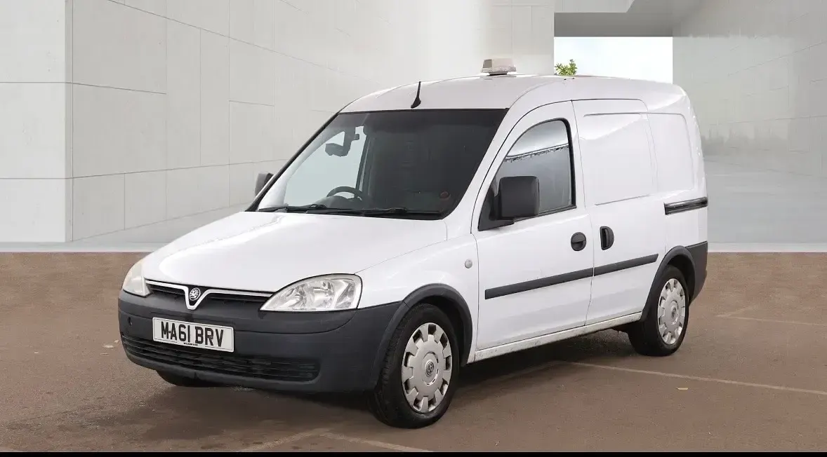 Used Vauxhall Combo 75 HP (55 kW) 2011 White MPV