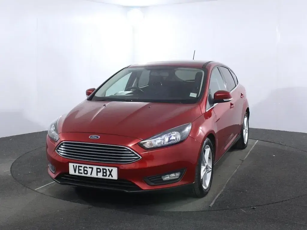 Used Ford Focus Zetec 125 HP (91 kW) 2017 Red Hatchback