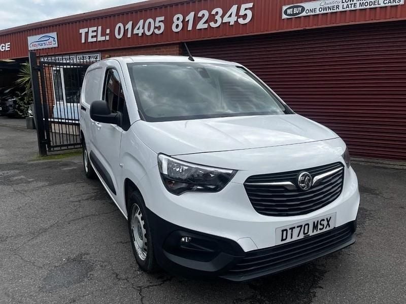 White Used 2021 Vauxhall Combo Edition MPV | £11,389 (Good price) - Image 1/4