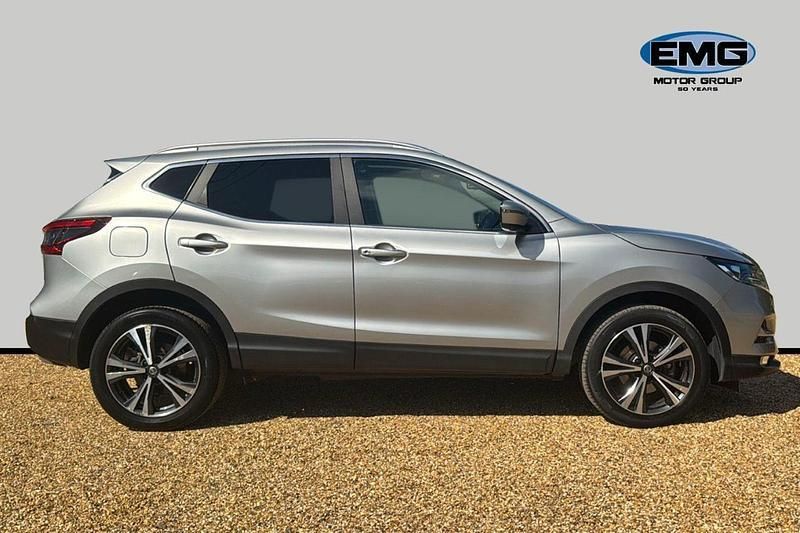 Grey Used 2018 Nissan Qashqai N-Connecta SUV | £14,555 (Fair price) - Image 1/4