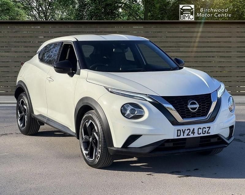 White Used 2024 Nissan Juke N-Connecta SUV | £14,995 (Fair price) - Image 1/4