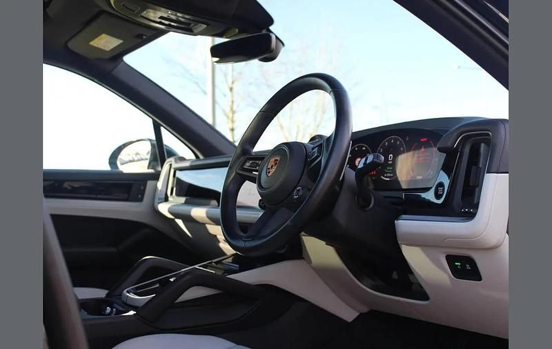 Used Porsche Cayenne 464 HP (341 kW) 2024 Blue SUV