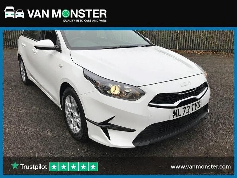 White Used 2023 Kia Ceed Hatchback | £13,598 (Super price) - Image 1/3