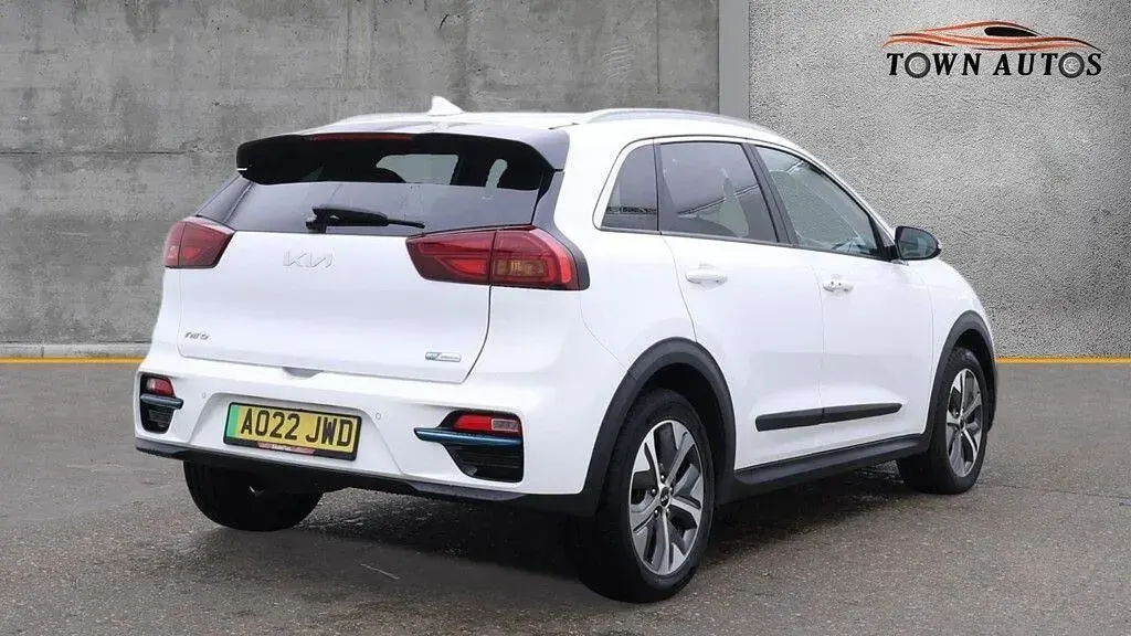 Used Kia e-Niro 150 kW (204 HP) 2022 White SUV