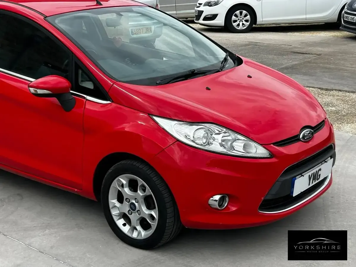 Used Ford Fiesta Zetec 96 HP (70 kW) 2012 Red Hatchback