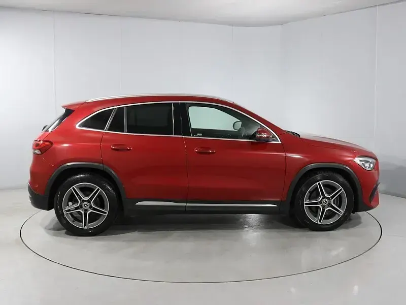 Used Mercedes GLA200 Executive 163 HP (119 kW) 2021 Red SUV