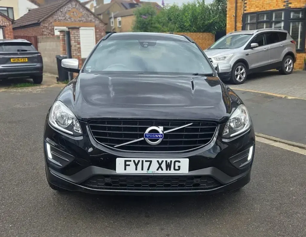 Used Volvo XC60 R-Design 190 HP (139 kW) 2017 Black SUV