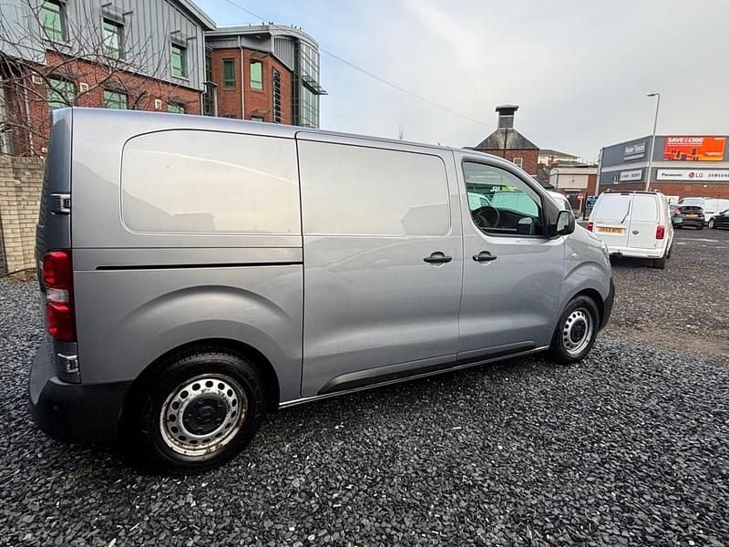 Używany Vauxhall Vivaro Edition 100 KM (73 kW) 2021 Szary Minivan