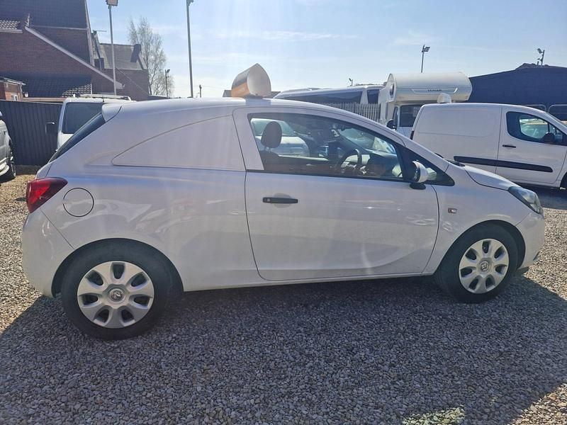 Used Vauxhall Corsa 95 HP (69 kW) 2018 White Van