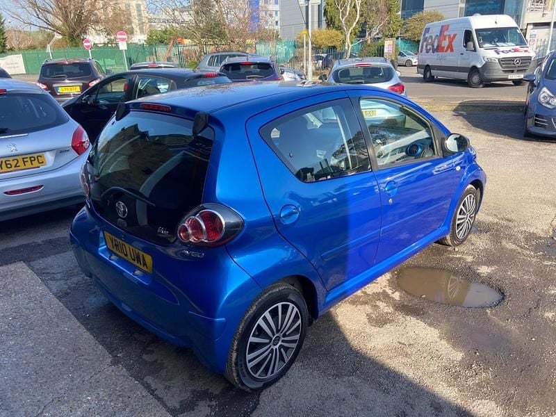 Used Toyota Aygo 67 HP (49 kW) 2010 Blue Hatchback