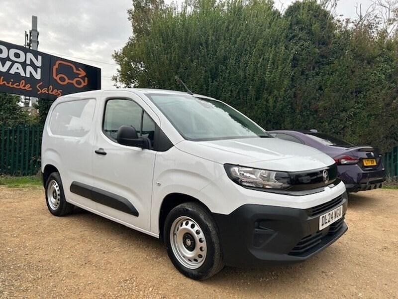 White Used 2024 Vauxhall Combo MPV | £12,950 (Good price) - Image 1/4