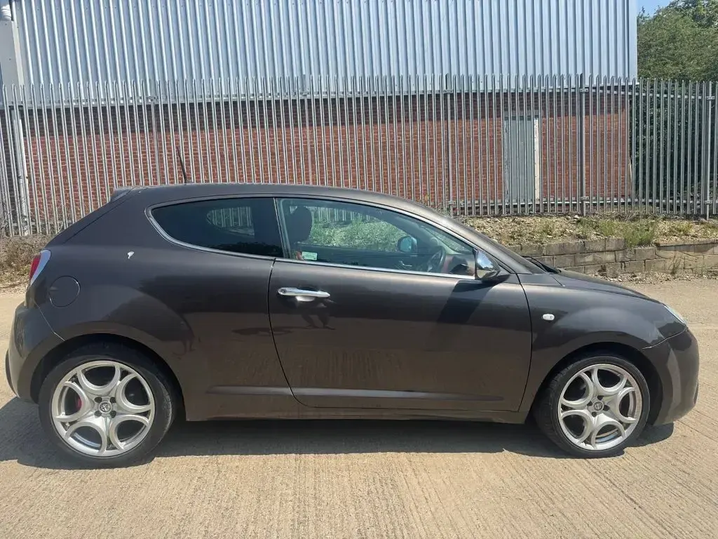 Used Alfa Romeo MiTo Distinctive 120 HP (88 kW) 2014 Grey Hatchback