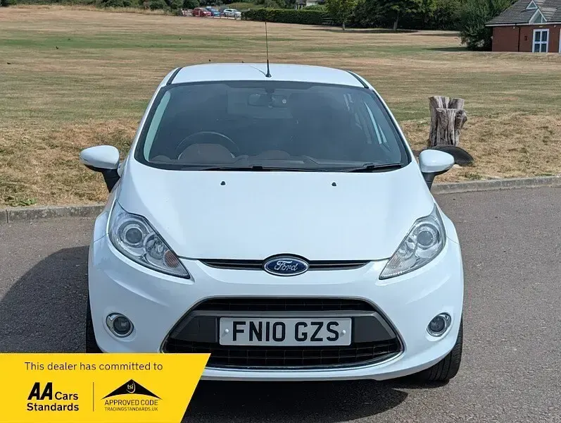Used Ford Fiesta Zetec 82 HP (60 kW) 2010 White Hatchback