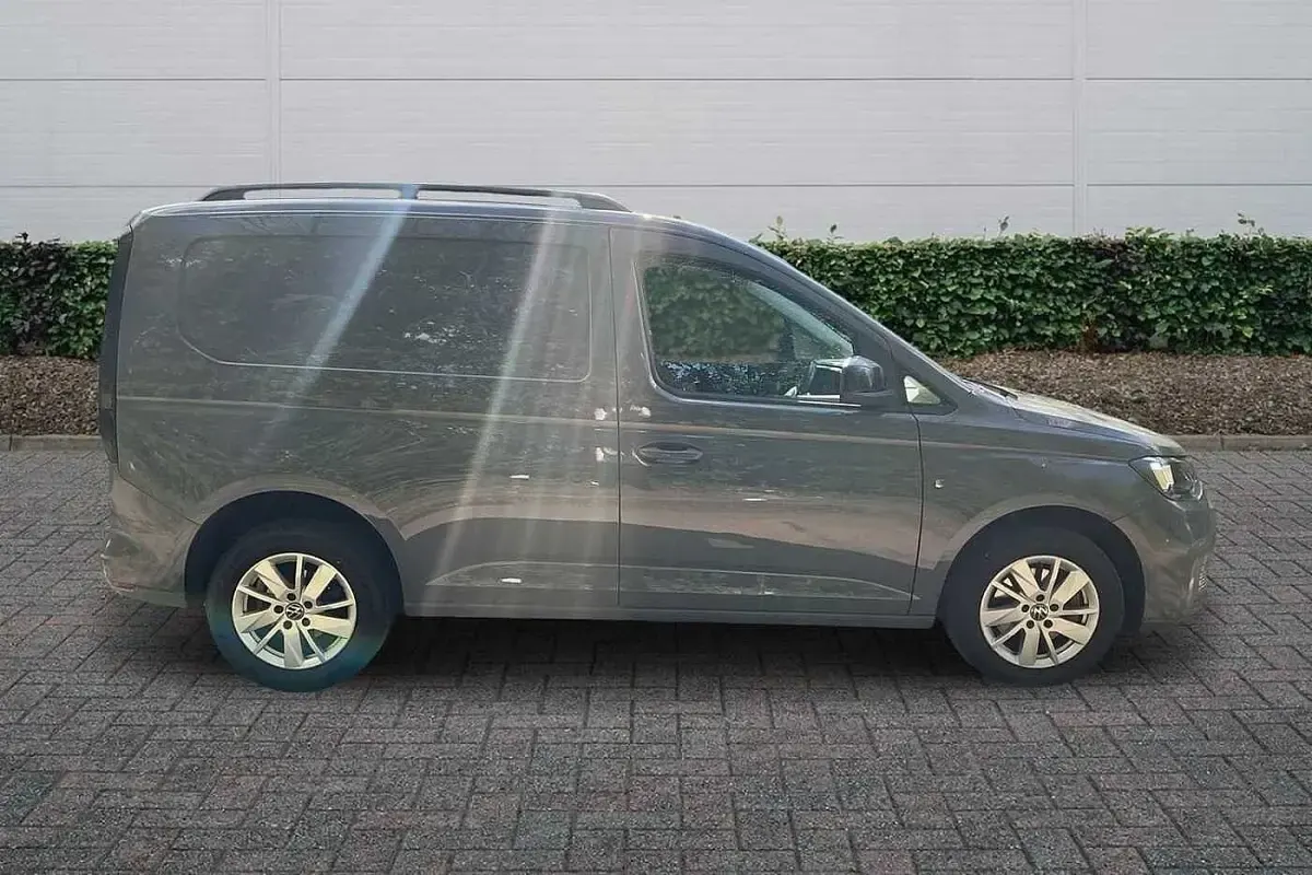 Usado VW Caddy Pro 122 HP (89 kW) 2024 Cinzento Monovolume