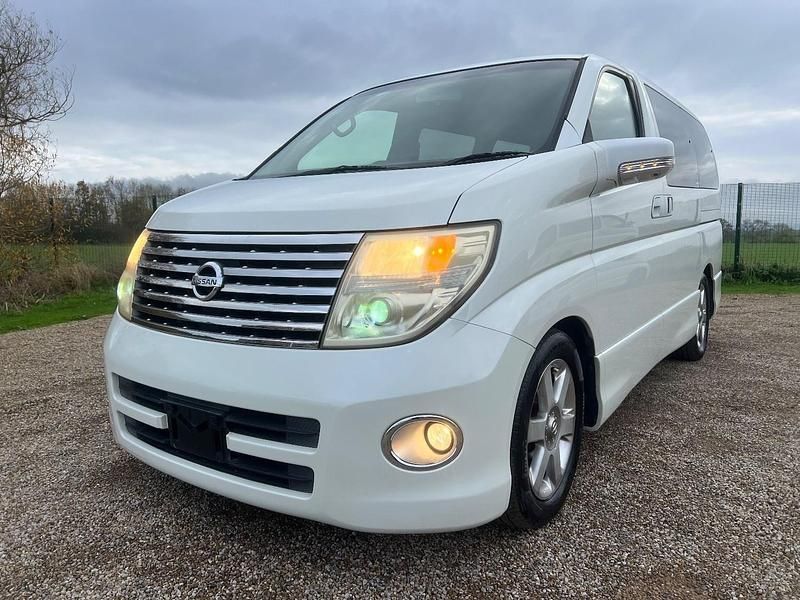 Used Nissan Elgrand Premium Edition 2006 White MPV