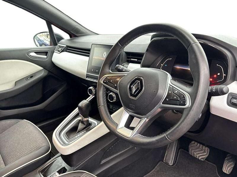 Used Renault Clio V Techno 143 HP (105 kW) 2023 Orange Hatchback