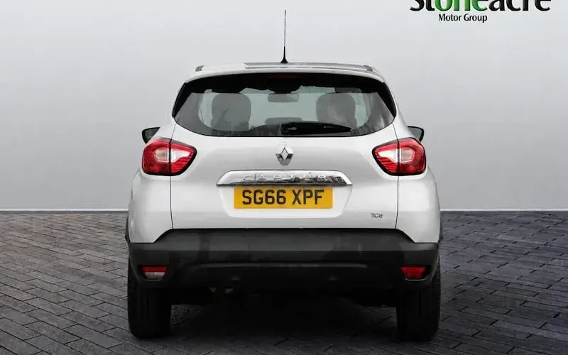 Used Renault Captur Dynamique 90 HP (66 kW) 2017 Silver SUV