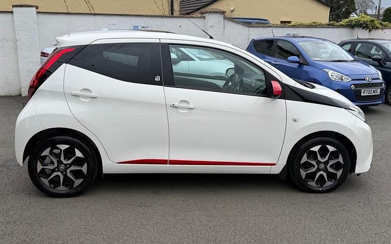 Usado Toyota Aygo Trend 72 HP (52 kW) 2019 Branco Citadino