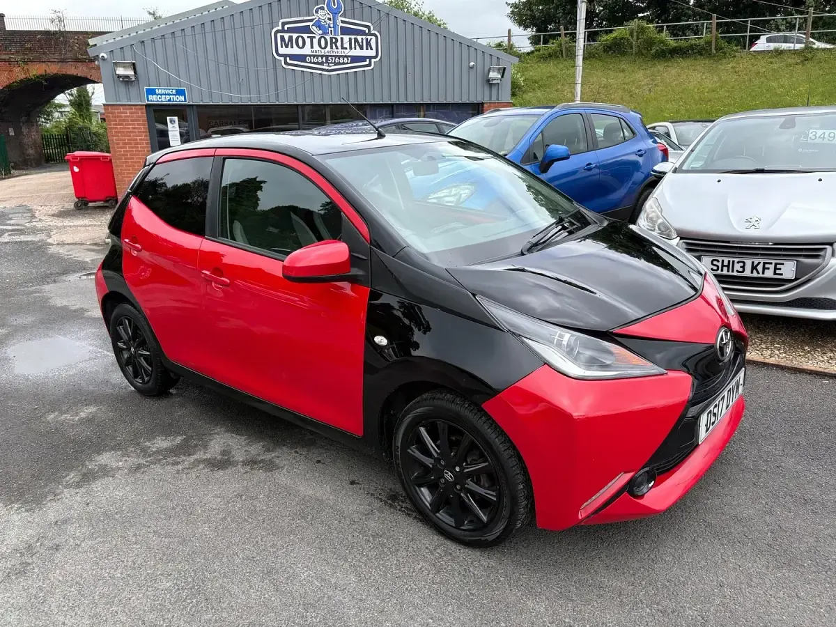 Used Toyota Aygo x-press 68 HP (50 kW) 2017 Black Hatchback