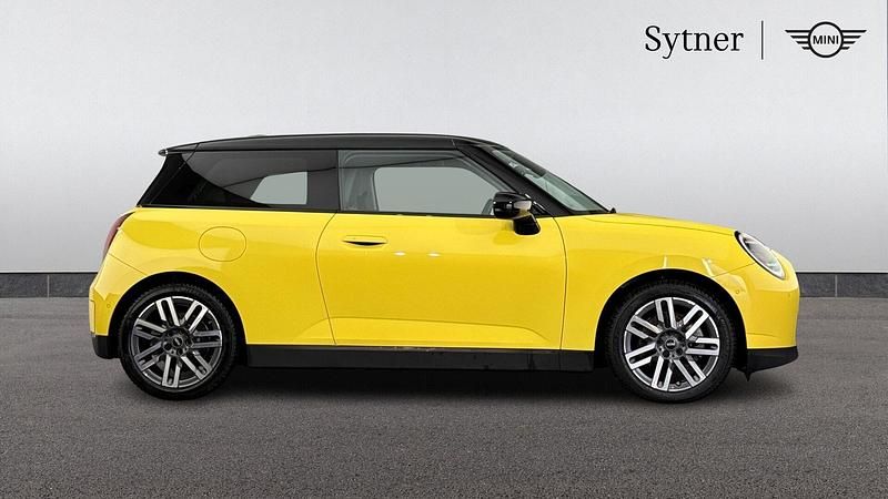 Usado Mini Cooper SE Hatch 158 kW (215 CV) 2024 Amarillo Utilitario