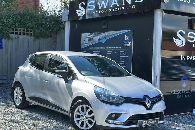 Silver Used 2023 Renault Clio V Play Hatchback | £8,495 (Fair price) - Image 1/1