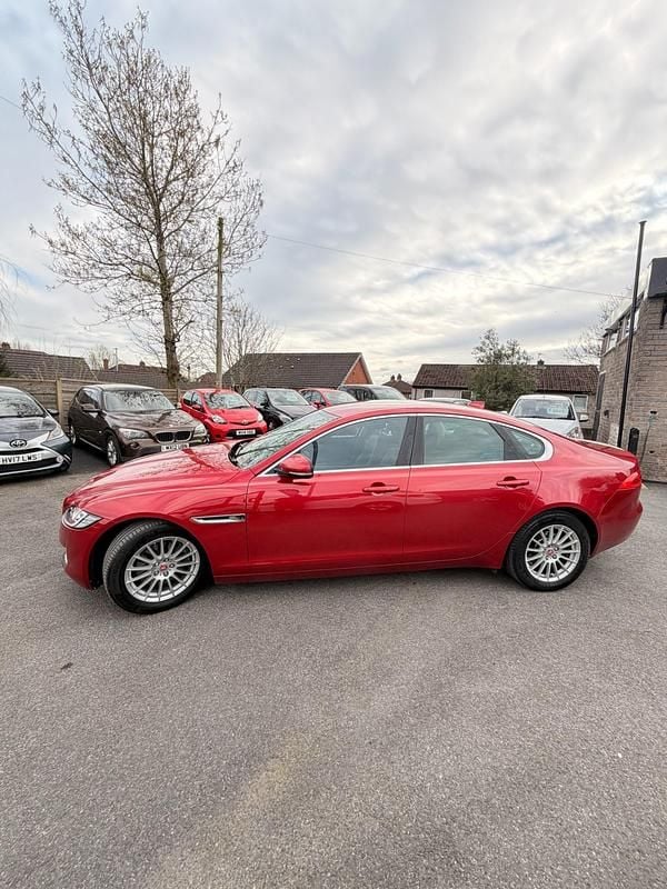 Begagnad Jaguar XF Prestige 2017 Röd Sedan