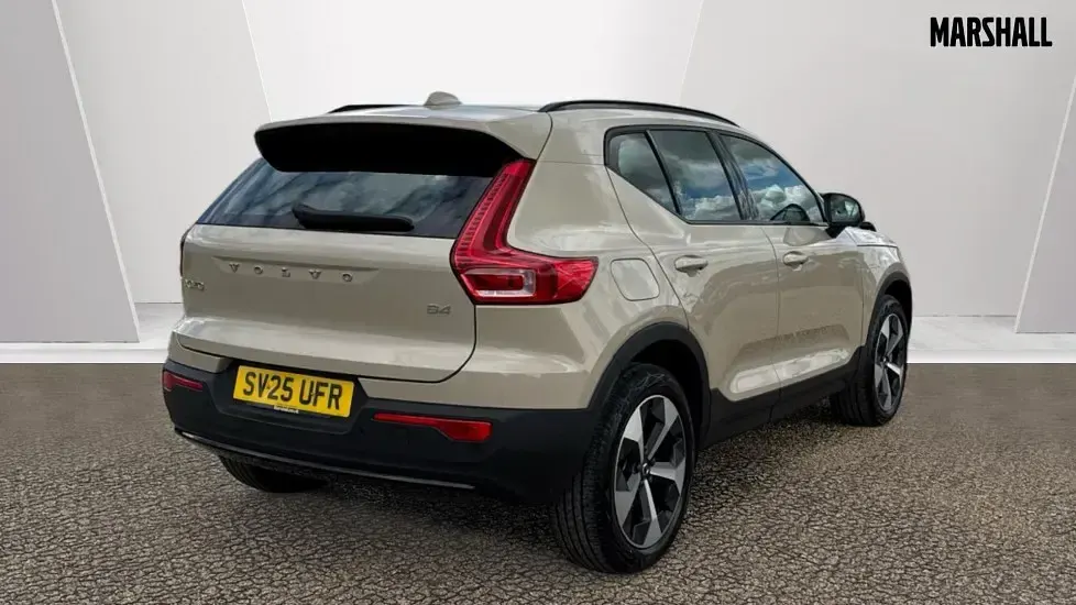 Used Volvo XC40 Plus 197 HP (144 kW) 2025 Gold SUV