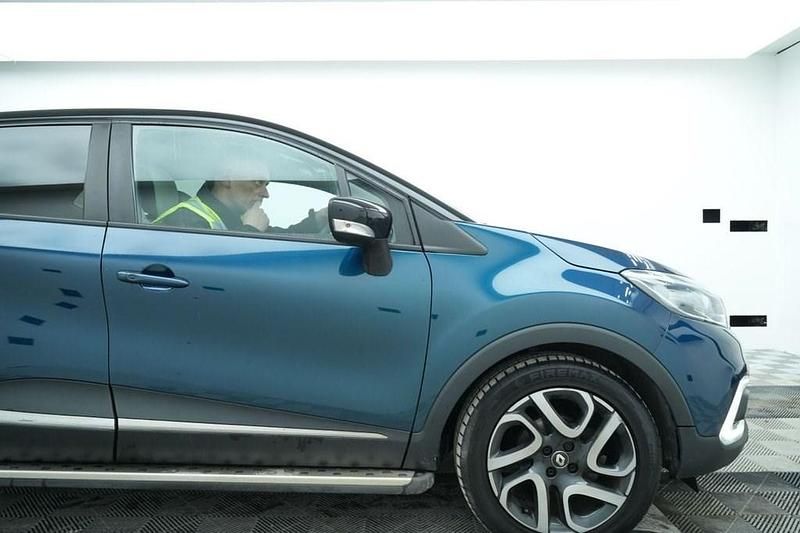 Used Renault Captur Iconic 90 HP (66 kW) 2018 Blue SUV
