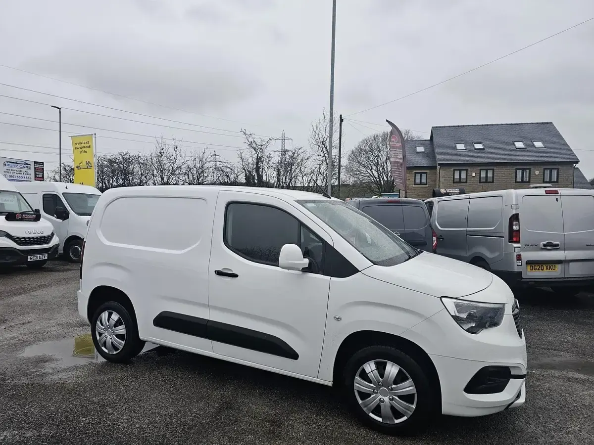 Used Vauxhall Combo Sportive 100 HP (73 kW) 2021 White MPV