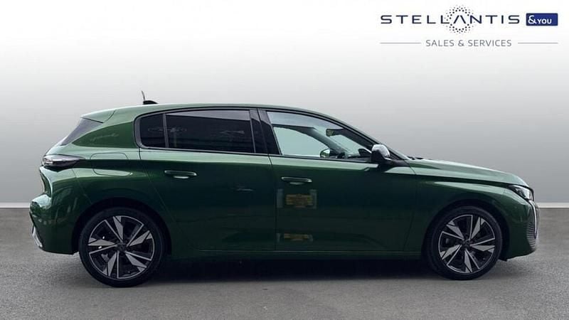 Used Peugeot 308 Allure 129 HP (94 kW) 2023 Green Hatchback