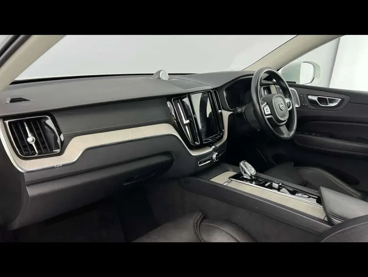 Used Volvo XC60 Inscription 2022 White SUV