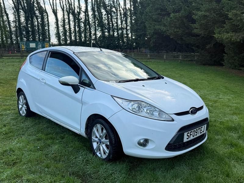 White Used 2009 Ford Fiesta Zetec Hatchback | £1,950 (Good price) - Image 1/4