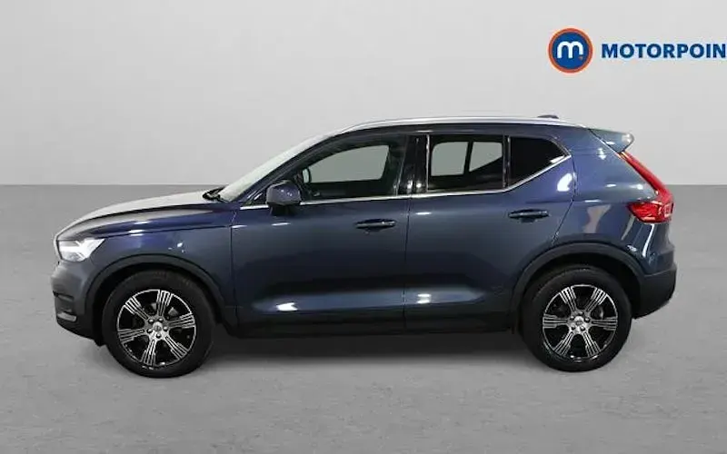 Usado Volvo XC40 Inscription 163 HP (119 kW) 2021 Azul SUV