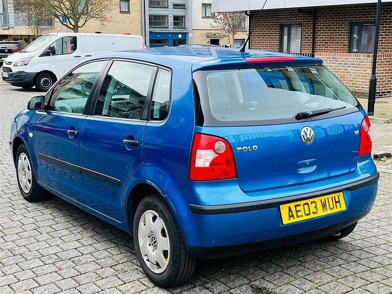 Begagnad VW Polo S 75 HK (55 kW) 2003 Blå Halvkombi
